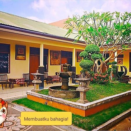 Hotel Sentral Pabean Buleleng Esterno foto