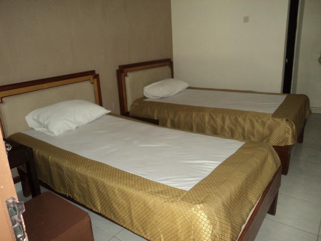 Hotel Sentral Pabean Buleleng Camera foto